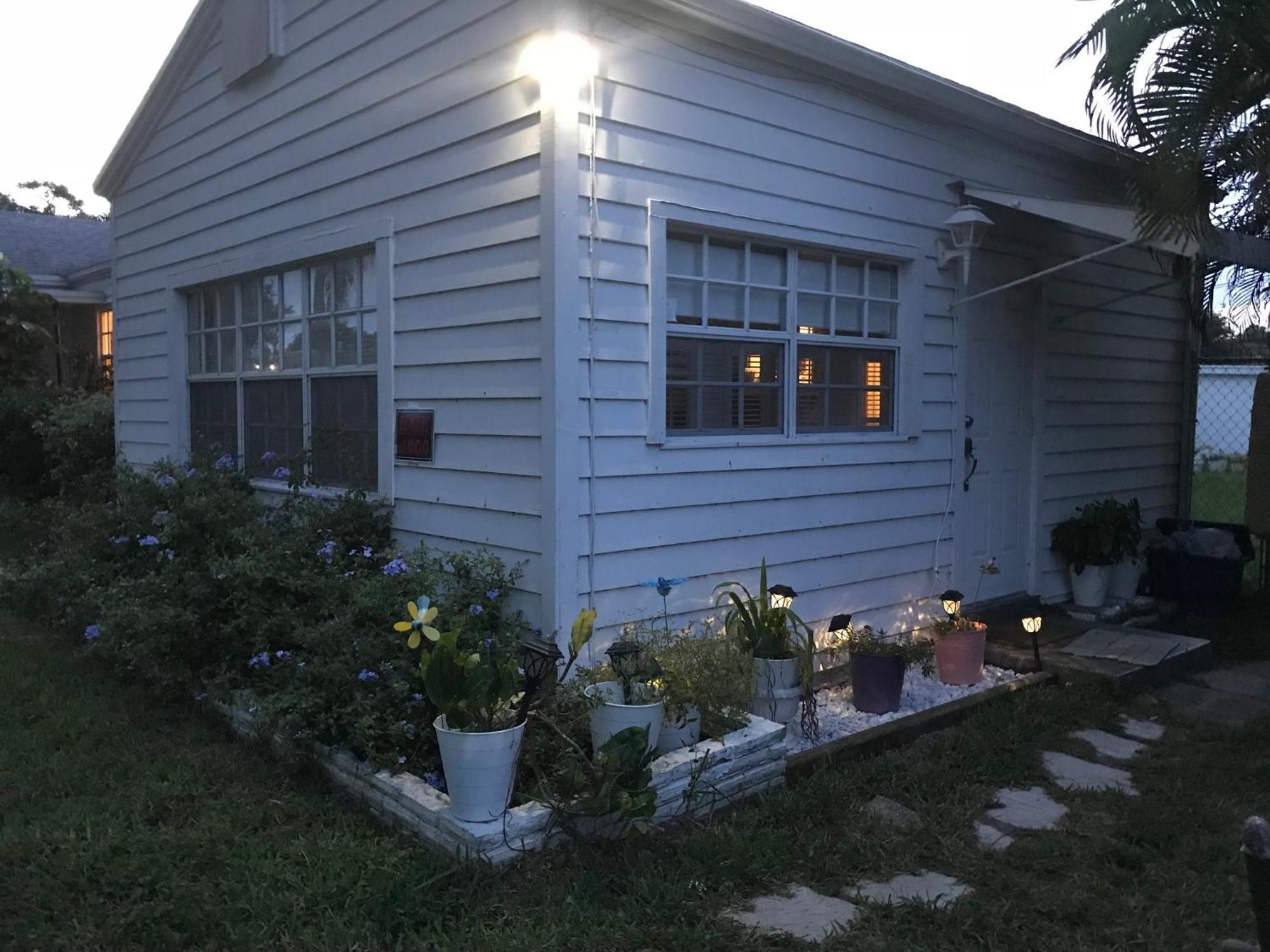 White Wooden House Apartamento Hollywood